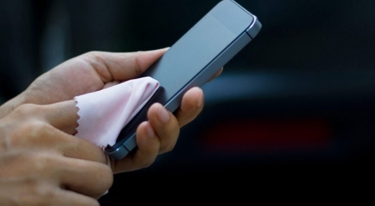 ¿con qué limpiar la pantalla de tu móvil? - guía rápida 1 limpiar la pantalla de tu movil